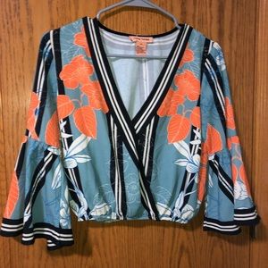 Flying tomato bell sleeve v-neck blouse